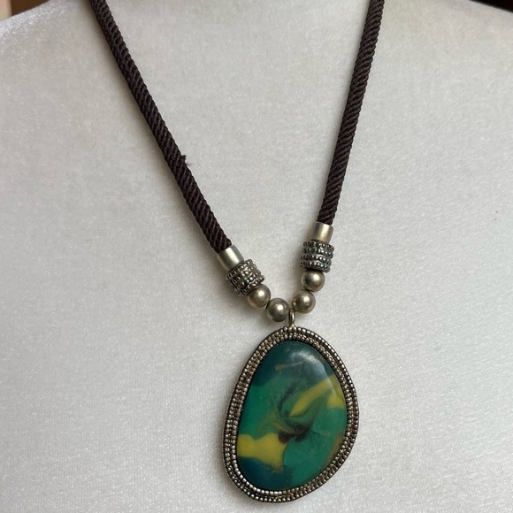 Vintage Chico's Blue Green Resin Pendant Boho Necklace Brown Rope Chain - Picture 7 of 11